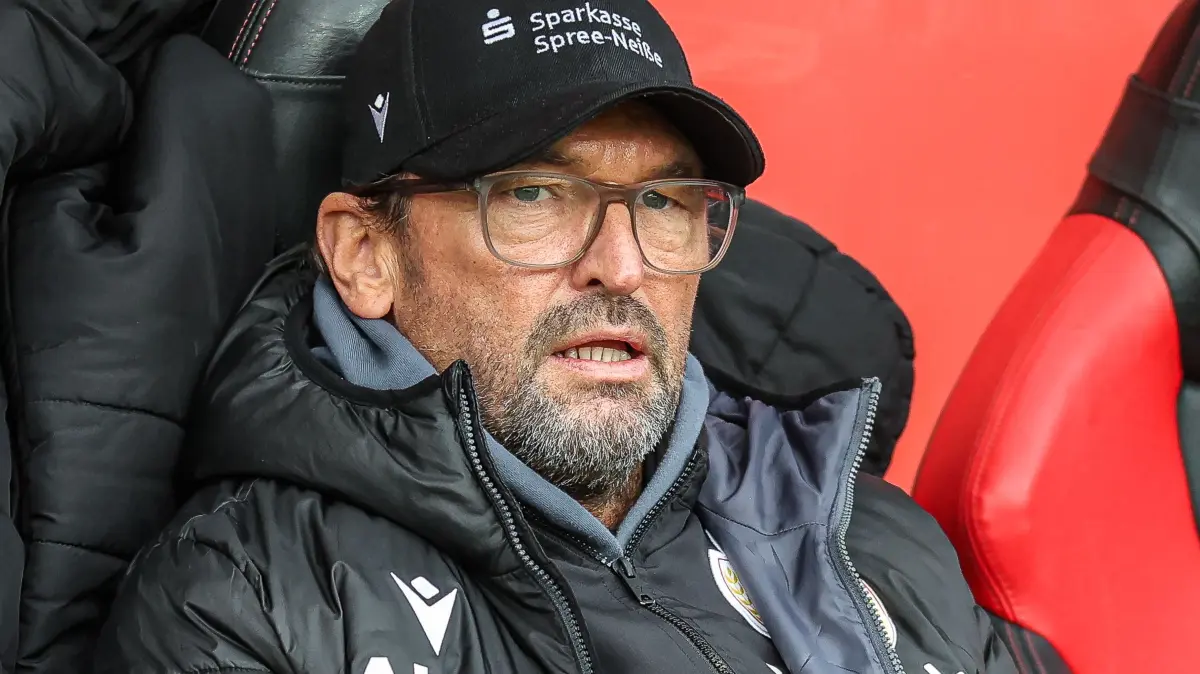 Trainer Claus-Dieter Wollitz von Energie Cottbus zeigte sich nach dem 0:0 beim FC Ingolstadt enttäuscht und haderte mit einer Entscheidung.