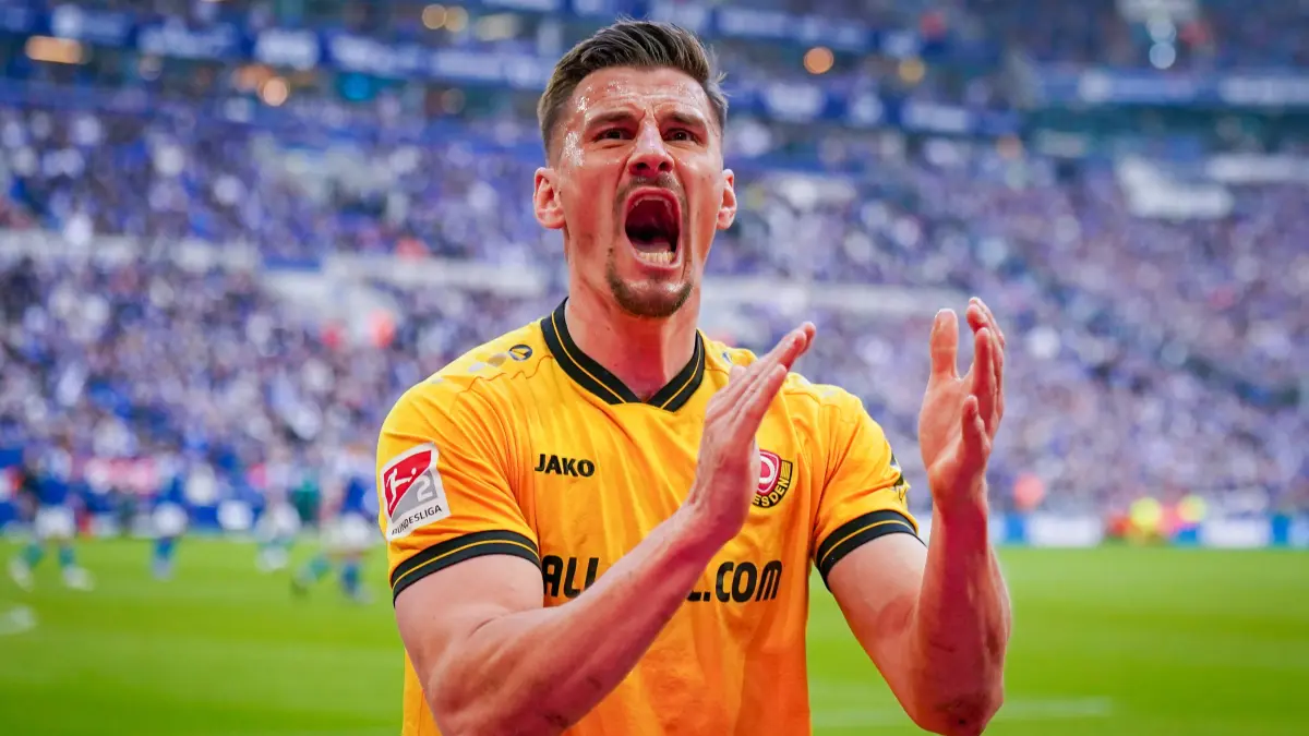 Deutschland: Fussball 2. Bundesliga 2025/26, 21. Spieltag - FC Schalke 04 vs Dynamo Dresden - Veltins - Arena Gelsenkirchen: Stefan Kutschke Dynamo Dresden, 30 Freude, Emotionen, Jubel *** Germany Soccer 2 Bundesliga 2025 26, 21 Matchday FC Schalke 04 vs Dynamo Dresden Veltins Arena Gelsenkirchen Stefan Kutschke Dynamo Dresden, 30 Joy, emotions, jubilation Copyright: xJOERANxSTEINSIEKx