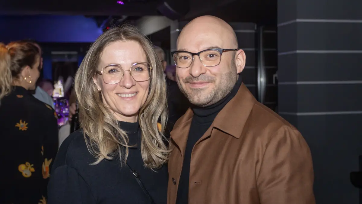 Auch Brandenburgs Innenminister René Wilke war mit seiner Partnerin Kathrin Lindenberg bei der offiziellen Eröffnung der Skylounge dabei.