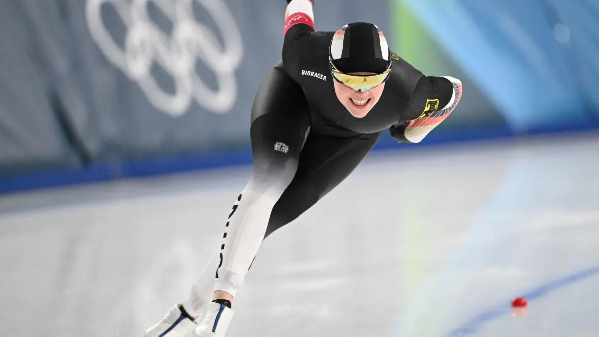 Germany's Anna Ostlender competes in the speed skating women's 1000m during the Milano Cortina 2026 Winter Olympic Games at Milano Speed Skating Stadium in Milan on February 9, 2026. (Photo by Daniel MUNOZ / AFP)