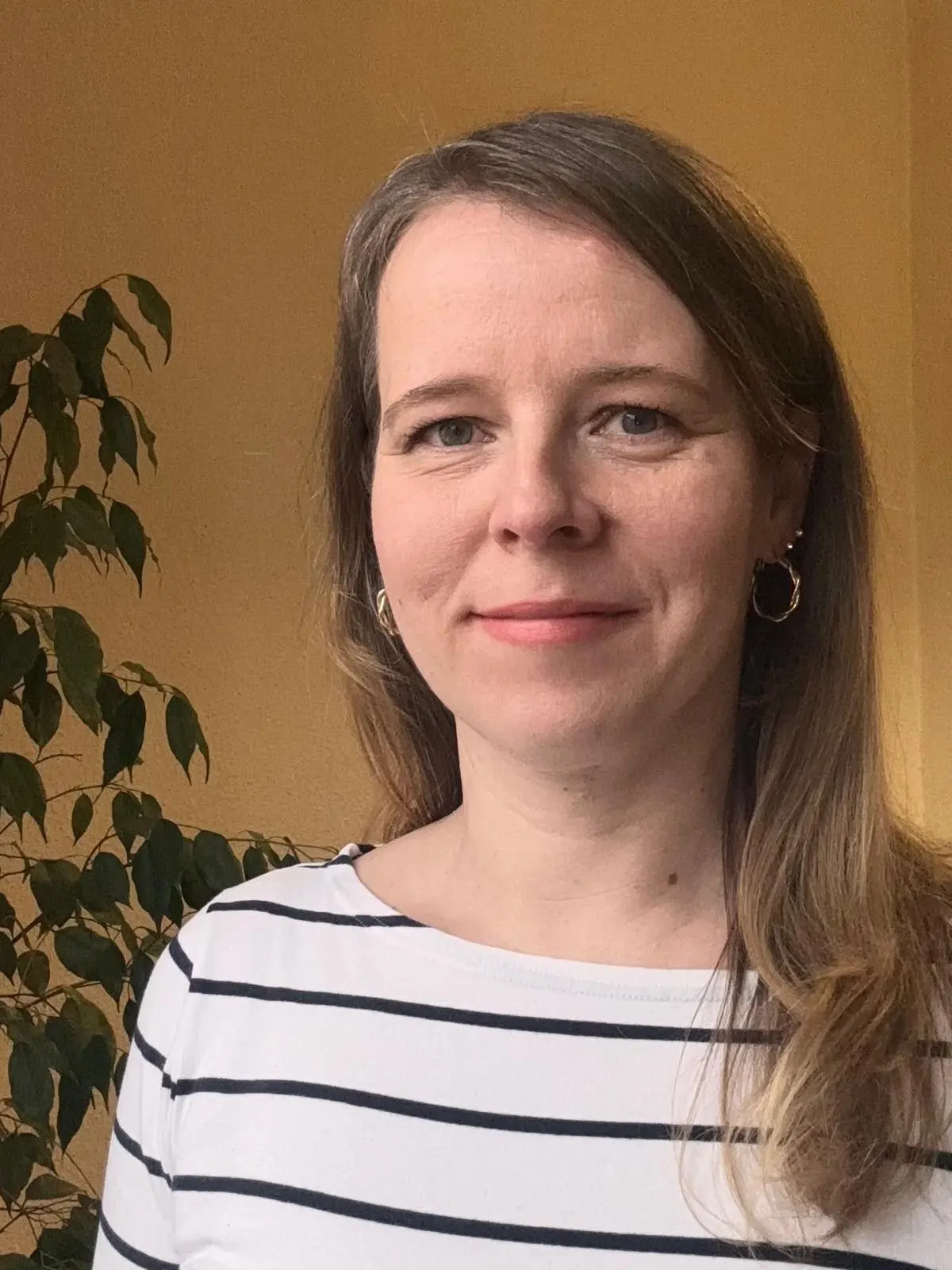 Die Gesundheitsbotschafterin Katharina Schmidtke informiert auf der Messe über Fettsäure-Analysen und Ernährung.