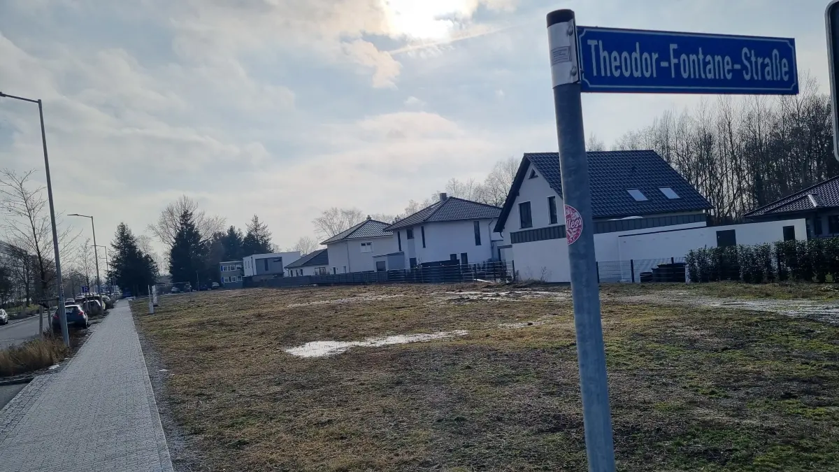 Neues Wohngebiet in der Fontane- und Breitscheidstraße in Lübbenau. Der Grundstücksstreifen entlang der Breitscheidstraße wird noch bebaut.