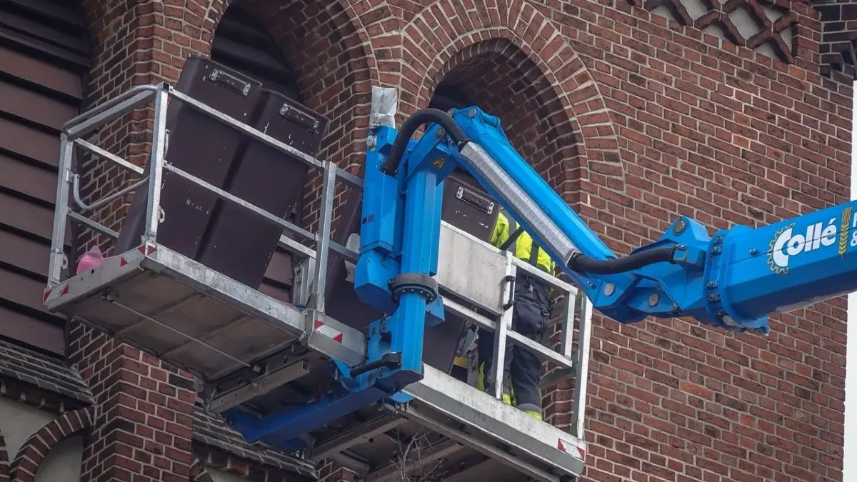 Das Foto zeigt die von Vodafone in Auftrag gegebenen Bauarbeiten an der Antennenanlage der St. Nikolaikirche in Bad Liebenwerda.