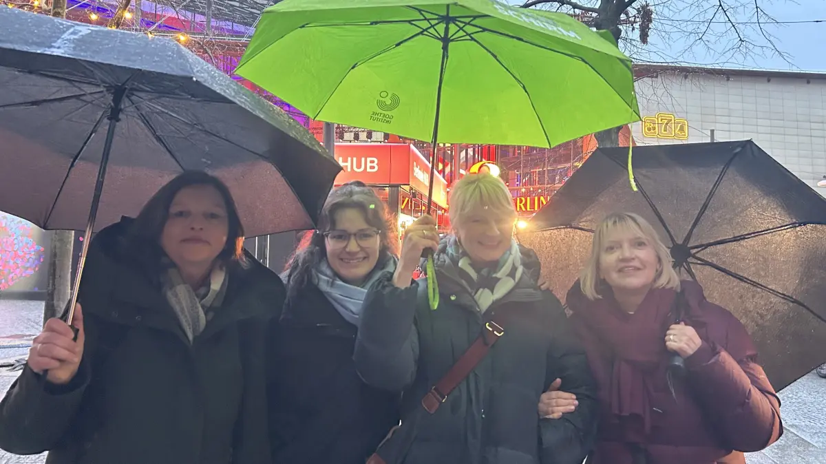 Die Freundinnen Nicole, Christina, Kerstin und Ulrike (v.l.) haben ihr Auge vorrangig auf einen Star geworfen. Ihn mögen sie alle vier besonders gern.