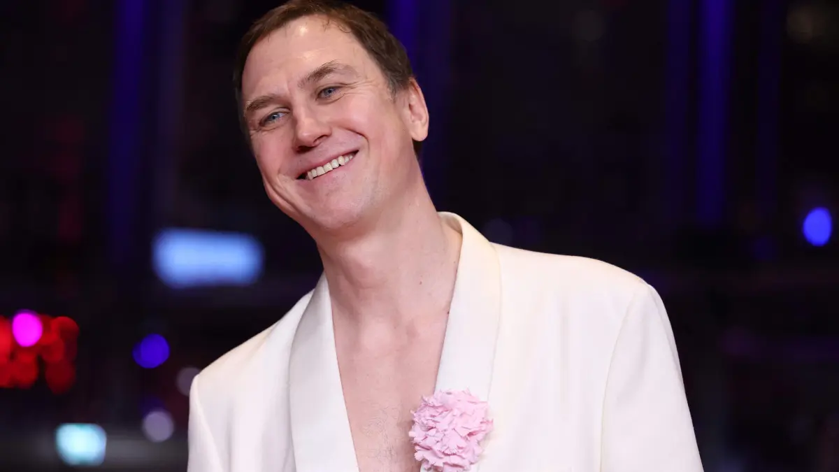 776458798: German actor Lars Eidinger arrives on the red carpet for the premiere of the film "No Good Men" presented in the Berlinale Special Gala section and opening the 76th Berlinale, Europe's first major film festival of the year, in Berlin on February 12, 2026. (Photo by Ronny HARTMANN / AFP)