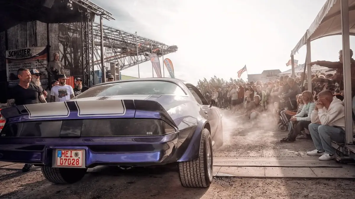 Ein beliebter Programmpunkt des Festivals ist das „Show and Shine”, ein Schönheitswettbewerb für Fahrzeuge, bei dem Autos und Motorräder nach Optik, Pflege und Originalität bewertet und ausgezeichnet werden. Die Teilnehmer präsentieren ihre liebevoll herausgeputzten Fahrzeuge dem Publikum und einer Jury.