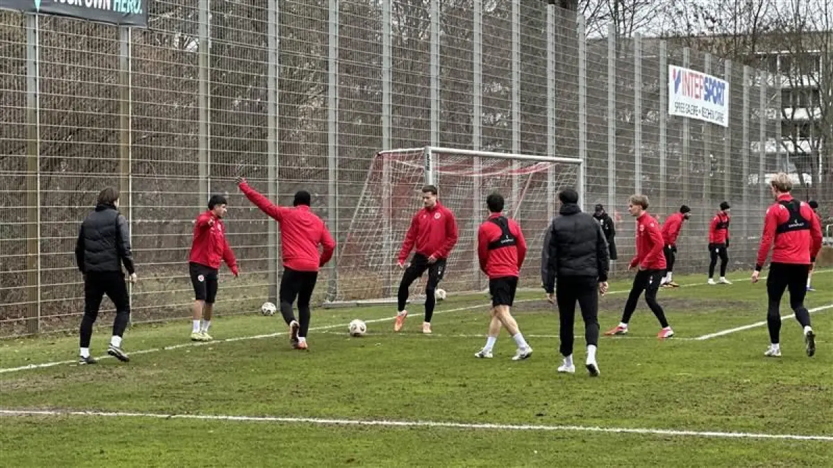 Im Training bei Energie Cottbus in der Vorbereitung auf das Heimspiel gegen den SV Waldhof Mannheim in der 3. Liga fehlten am Freitag zwei Stammspieler.