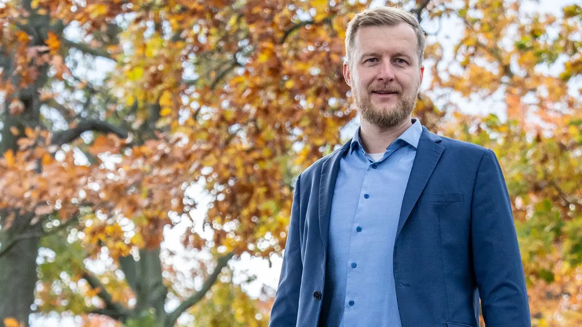 Martin Heusler (CDU) will neuer Landrat in Spree-Neiße werden. Der Kolkwitzer ist Stabsoffizier der Reserve und derzeit beim Energiekonzern Leag tätig. Seit 2024 ist Heusler Abgeordneter im Kreistag Spree-Neiße.