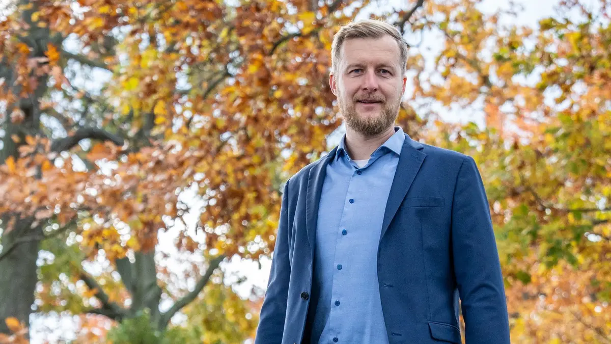 Martin Heusler (CDU) will neuer Landrat in Spree-Neiße werden. Der Kolkwitzer ist Stabsoffizier der Reserve und derzeit beim Energiekonzern Leag tätig. Seit 2024 ist Heusler Abgeordneter im Kreistag Spree-Neiße.
