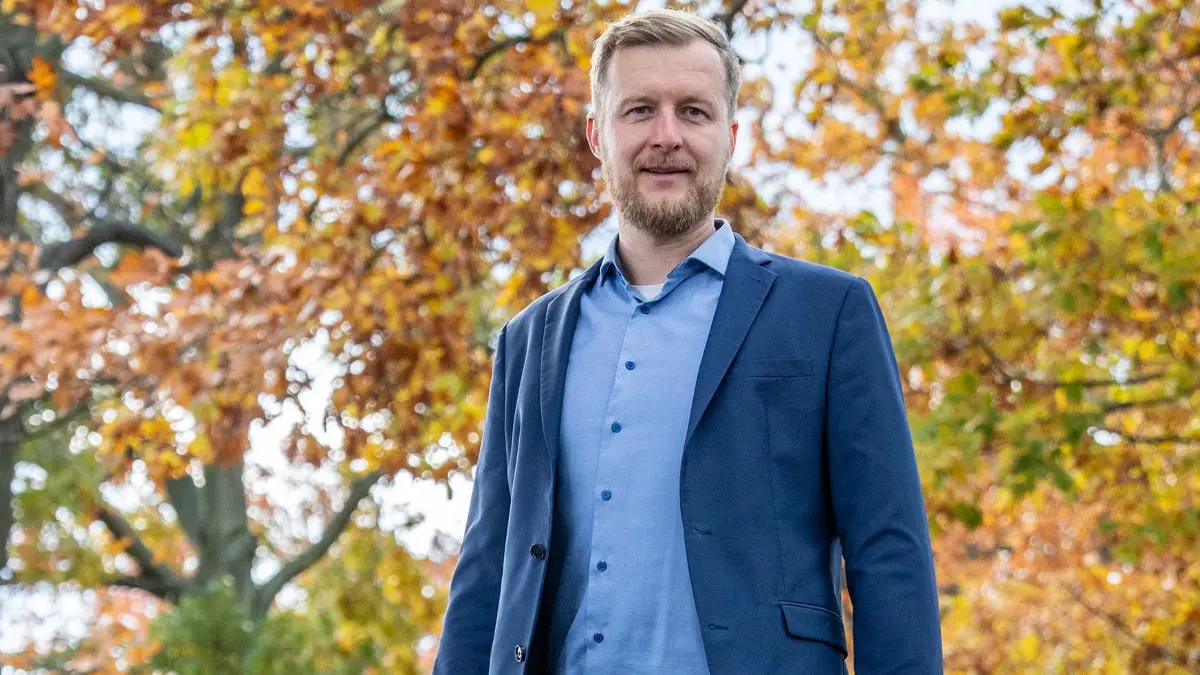 Martin Heusler (CDU) will neuer Landrat in Spree-Neiße werden. Der Kolkwitzer ist Stabsoffizier der Reserve und derzeit beim Energiekonzern Leag tätig. Seit 2024 ist Heusler Abgeordneter im Kreistag Spree-Neiße.