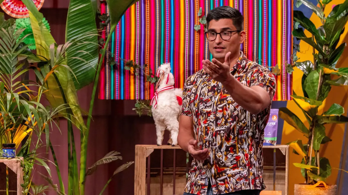 Justinian Gomez Moreno präsentiert mit Andenkraft Lebensmittel aus der peruanischen Yacon-Wurzel.