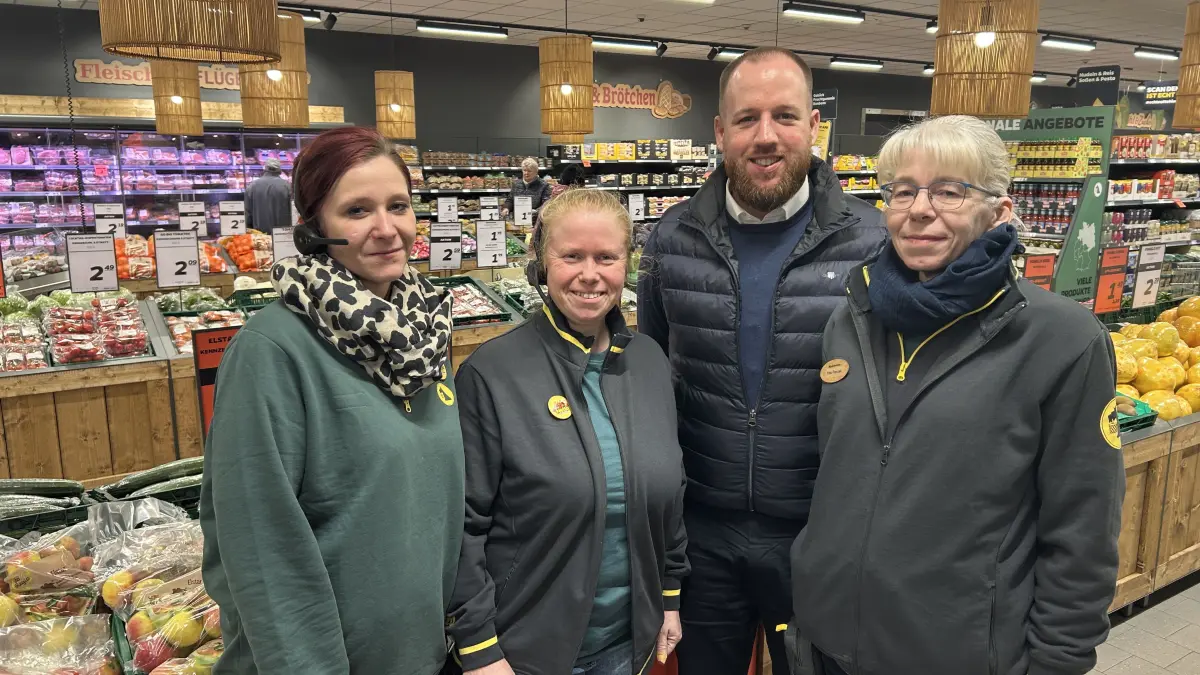 Pauline Deissing, Sandra Karsch, Verkaufsleiter Marius Breker und Filialleiterin Mandy Frenzel (v.l.) freuten sich über die Neueröffnung der Netto-Filiale in Finsterwalde