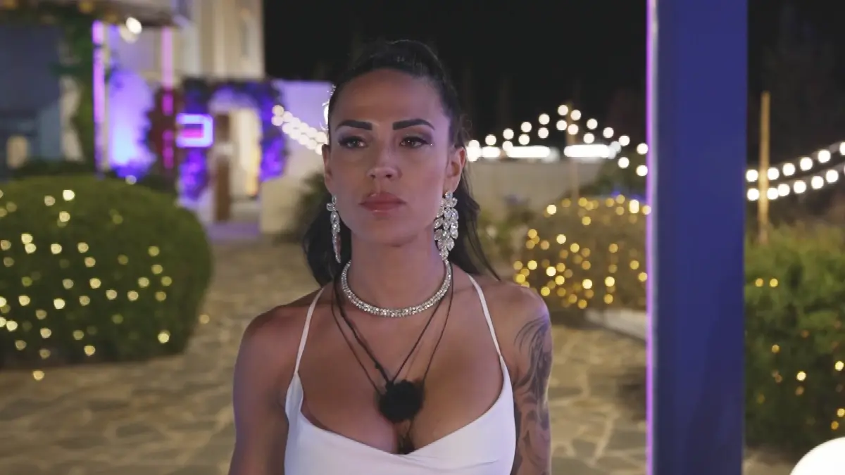 Elena Miras ist die neue Single-Lady von „Make Love, Fake Love“.