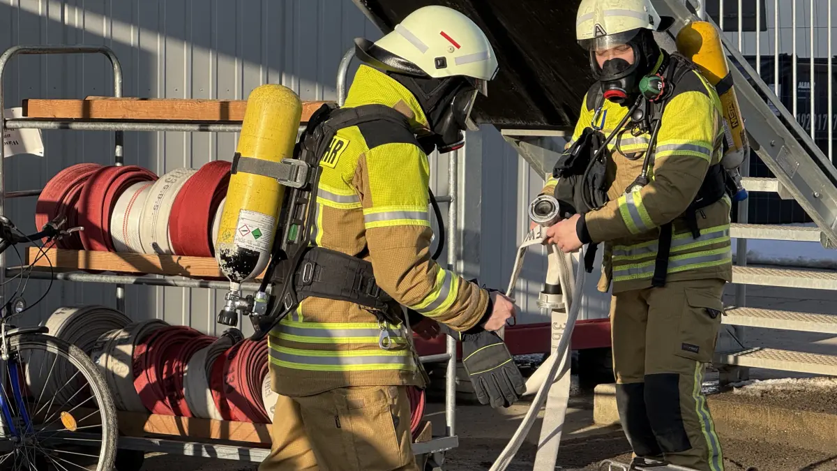 An dieser Übung nehmen 45 Kameraden der Freiwilligen Feuerwehren aus Sielow, Saspow, Döbbrick, Schmellwitz und Ströbitz teil.