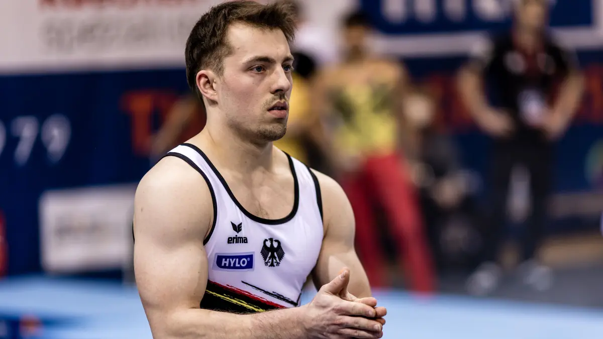 49. Turnier der Meister Cottbus 2026: Turnen, Weltcup, Lausitz-Arena, Qualifikation: Tom Schultze aus Deutschland bereitet sich auf seine Sprung-Qualifikation vor.