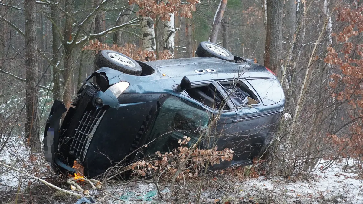 Der Pkw ist zwischen Graustein und Schleife auf der S 126 von der Straße abgekommen.