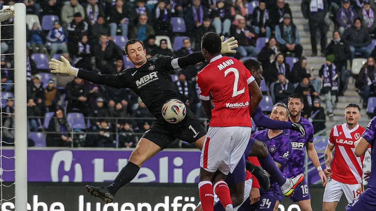 Viele Torchancen für Energie Cottbus im Ost-Duell beim FC Erzgebirge Aue. In der 3. Liga lieferten die Lausitzer am Sonntag ein starkes Auswärtsspiel.
