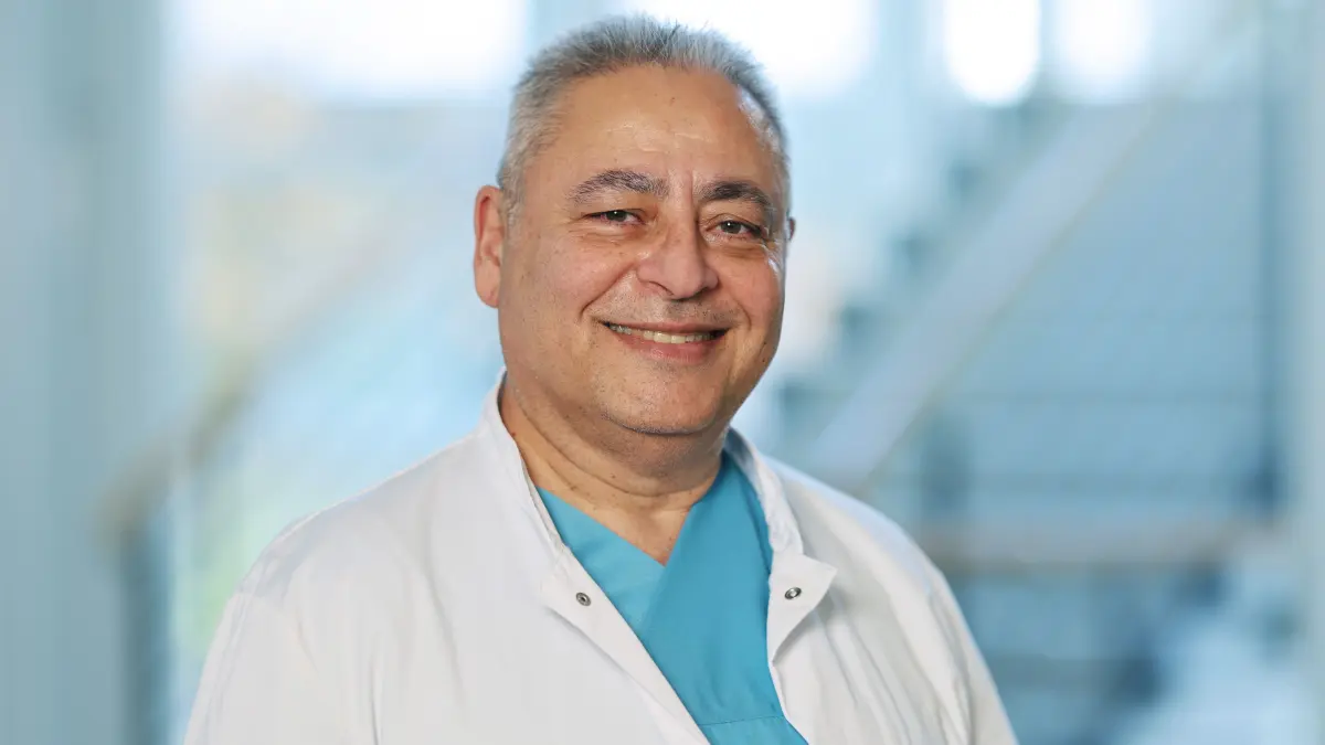 Präzise Diagnostik und individuelle Therapien für eine optimale, wohnortnahe Versorgung: Mit Chefarzt Dipl.-Med. Maher El Kaissi wird das gynäkologische Leistungsspektrum der Lauchhammeraner Klinik neu aufgestellt.