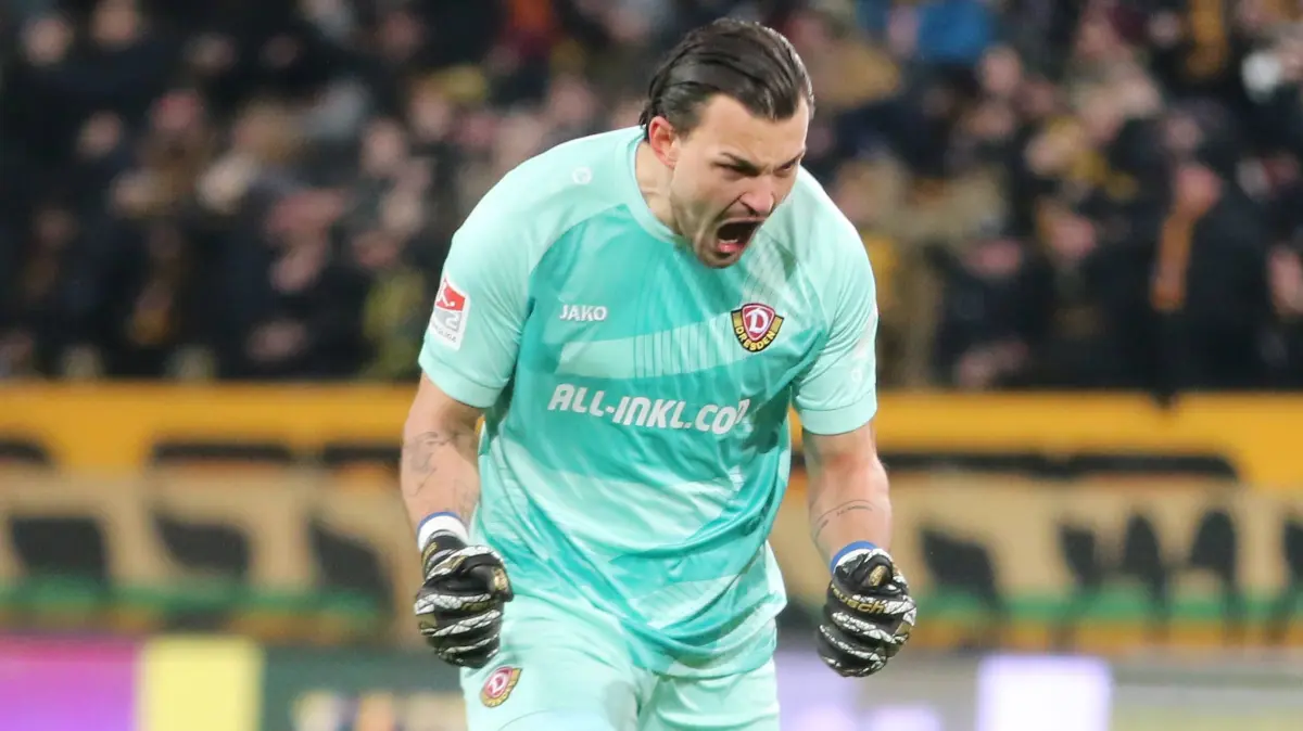 14.02.2026 Fußball Herren 2025/2026 2. Bundesliga 22. Spieltag SG Dynamo Dresden - SV Elversberg Rudolf-Harbig-Stadion Dresden Jubel von Tim Schreiber Dresden, 1, grün nach dem 1:0. Dresden Sachsen Deutschland *** 14 02 2026 Soccer Men 2025 2026 2 Bundesliga 22 Matchday SG Dynamo Dresden SV Elversberg Rudolf Harbig Stadion Dresden Cheers by Tim Schreiber Dresden, 1, green after the 1 0 Dresden Saxony Germany
