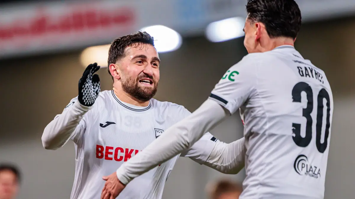 v.l. Berkan Taz (SC Verl, #10), Timur Gayret (SC Verl, #30) jubelt nach Tor zum 4:0 durch Berkan Taz (SC Verl, #10)
GER, SC Verl vs. VfB Stuttgart II, Fussball, 3. Liga, 22. Spieltag, Spielzeit 2025/2026, 01.02.2026
DFL Regulations prohibit any use of photographers as image sequences and/or quasi-video.
Foto: Eibner-Pressefoto/Jan Rollinger