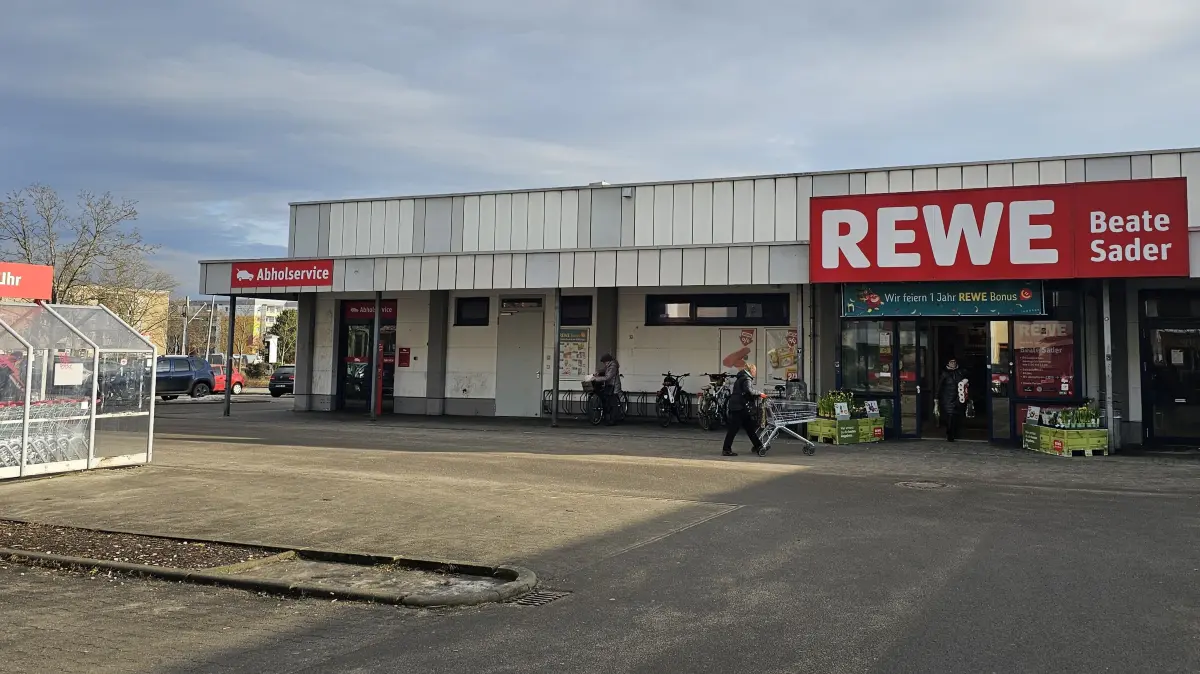 Der Rewe im Cottbuser Stadtteil Schmellwitz wird abgerissen und durch einen Neubau ersetzt.