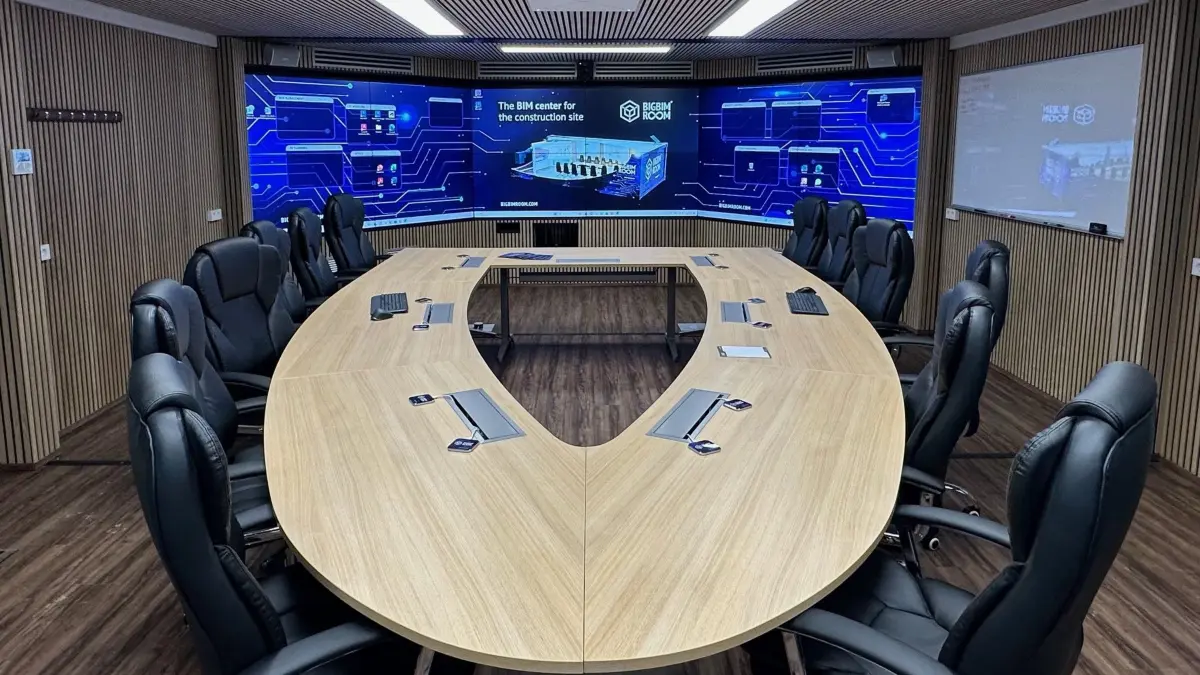 TSK Anlagenbau aus Doberlug-Kirchhain hat die BigBim-Zentrale entwickelt. Außen Container, innen mit futuristischem Interieur. Wer damit arbeitet und wie es Zeitverlust und Ärger ersparen kann.