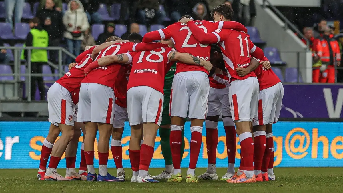 Die Mannschaft von Energie Cottbus schwört sich ein. Im Spitzenspiel der 3. Liga gegen den SC Verl kann es auf jede Kleinigkeit ankommen. Auch die Fans werden als besonderer Faktor angesehen.