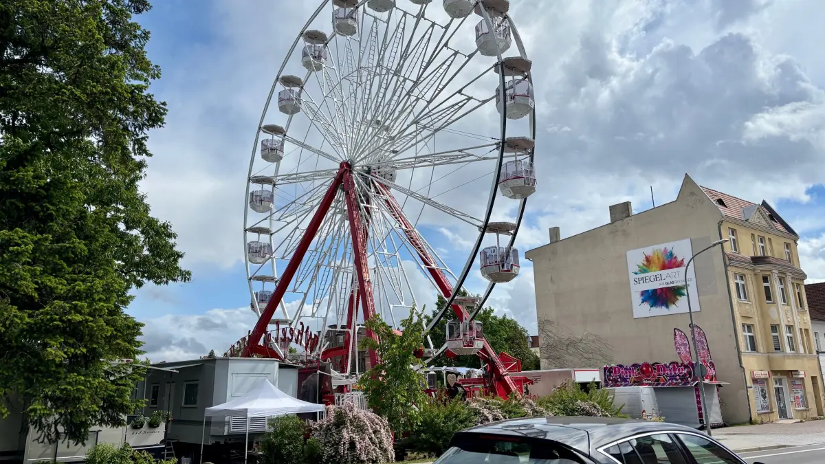 Das Riesenrad ist für Weißwasser - hier im Jahr 2025 auf der Schnitterbrache - immer ein gutes Zeichen. Dann ist wieder etwas los in der Stadt
