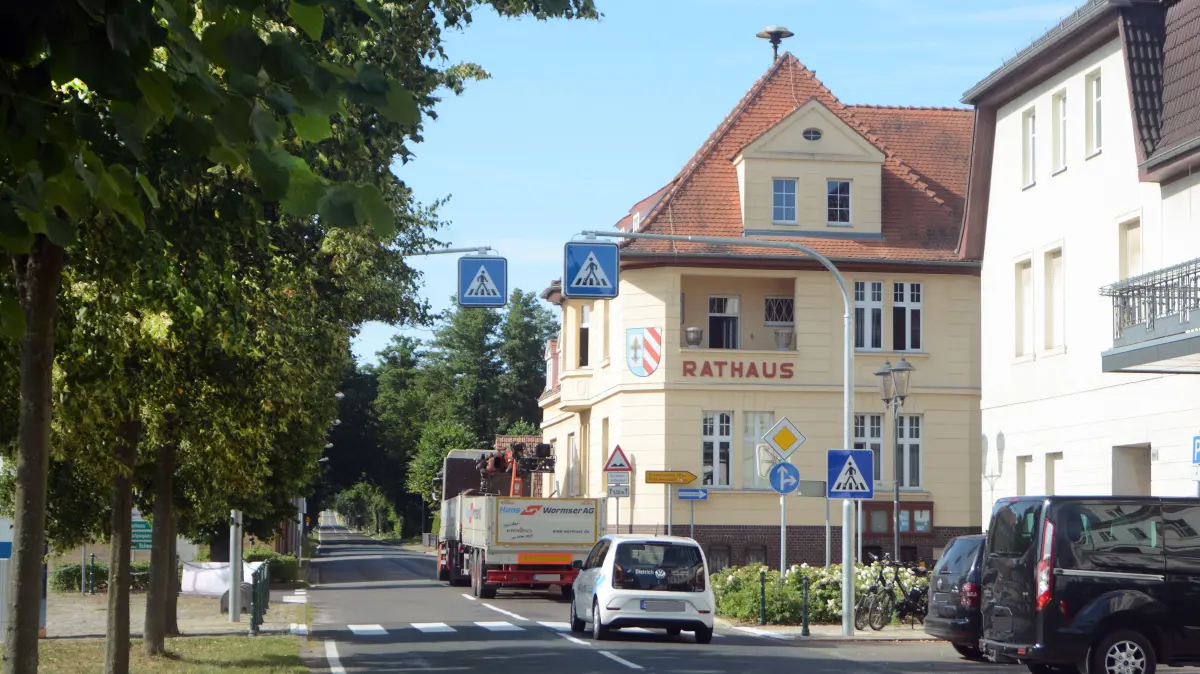 Ab Anfang März gibt es in der Senftenberger Straße in Altdöbern kein Durchkommen mehr. Die Trasse wird unter Vollsperrung saniert.