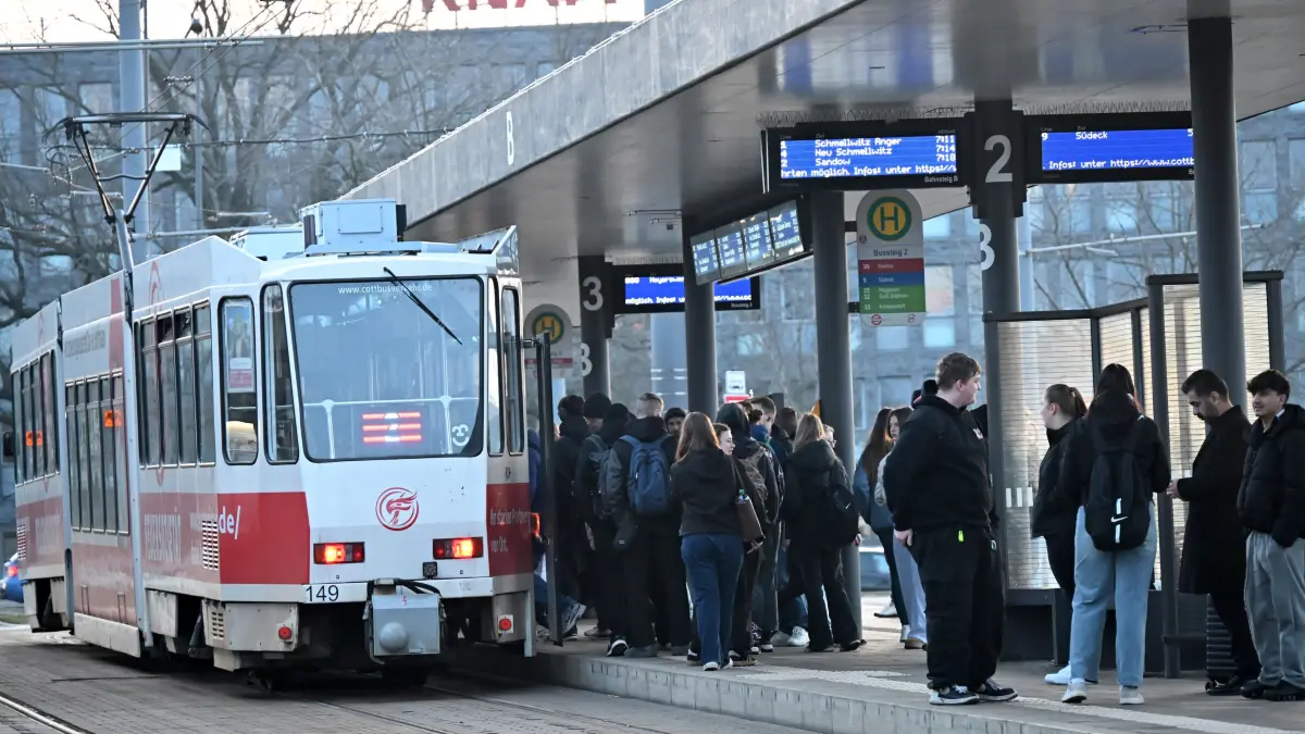 Cottbusverkehr Warnstreik: Bundesweiter Warnstreik ÖPNV
Cottbusverkehr versuchte, am Freitagmorgen die Fahrten der Strassenbahnen für den Schülerverkehr weitestgehend abzusichern.