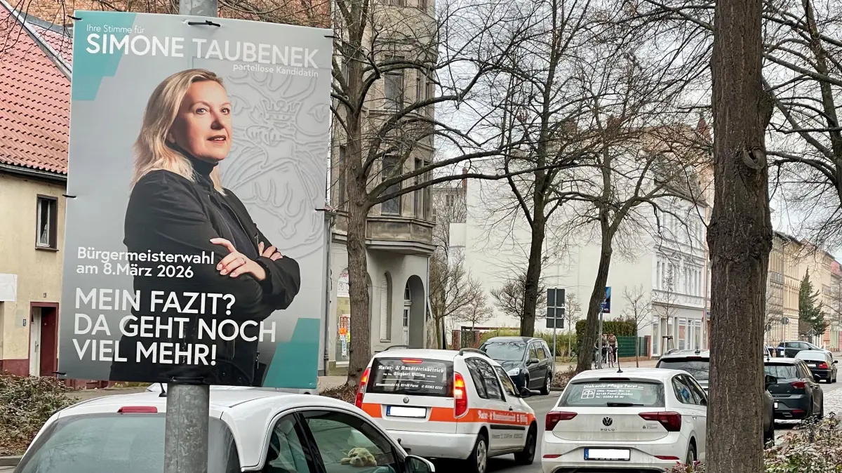 Amtsinhaberin Simone Taubenek tritt zur Bürgermeisterwahl 2026 in Forst gegen Herausforderer Ingo Bochmann (AfD) an.