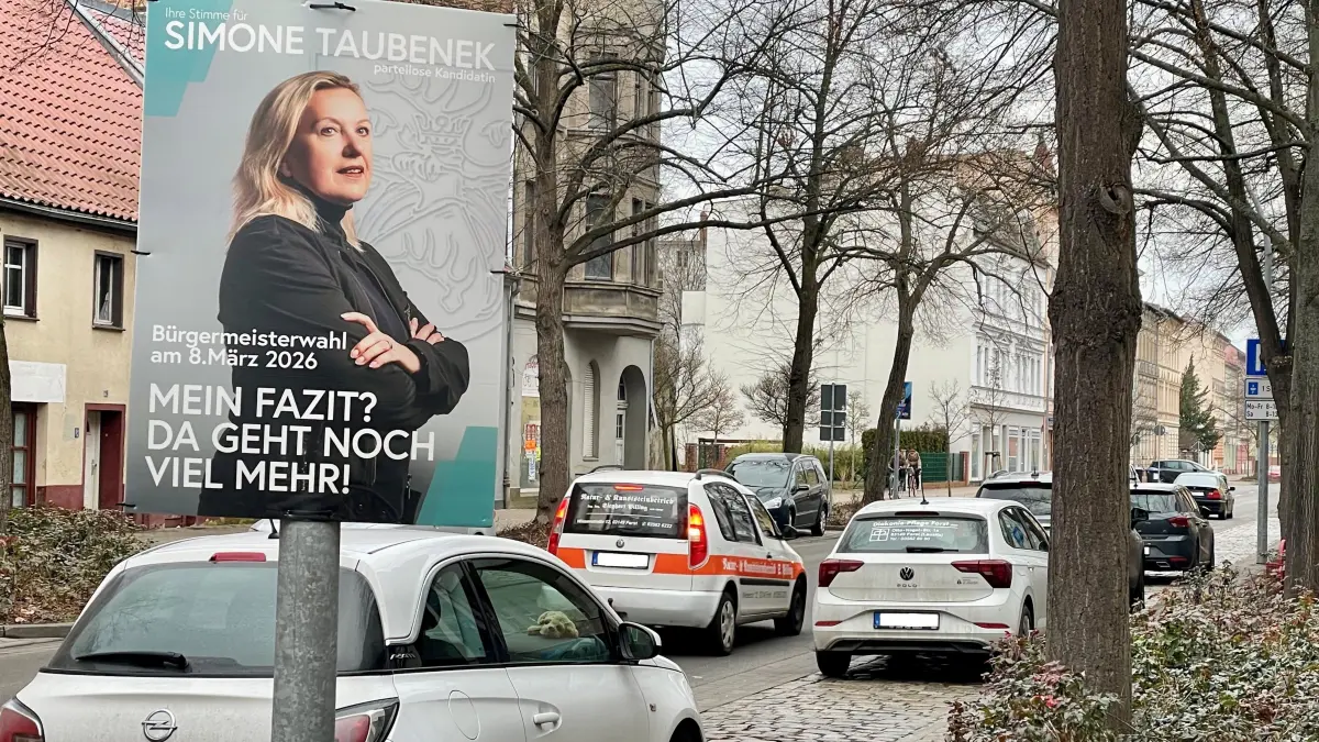 Amtsinhaberin Simone Taubenek tritt zur Bürgermeisterwahl 2026 in Forst gegen Herausforderer Ingo Bochmann (AfD) an.