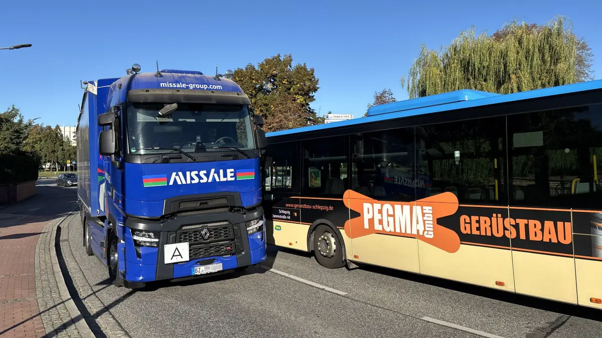 Die Bundesstraße 87 durchquert Lübben auf einer Länge von rund vier Kilometern. Auf ihr rollen Durchgangsverkehr sowie auch stadtgebundenen Funktionalverkehr.