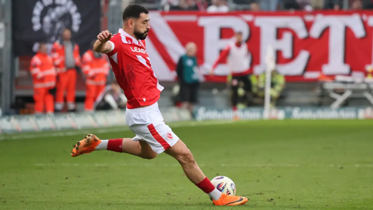 Fussball 3. Liga 2025/2026 FC Energie Cottbus - SC Verl: 10 Tolcay Cigerci (Energie Cottbus)