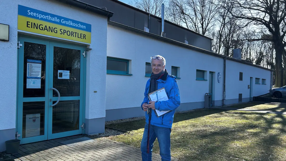 Volkmar Köster ist der Betreiber der Seesporthalle in Großkoschen am Senftenberger See. Mitte des Jahres hört er auf.