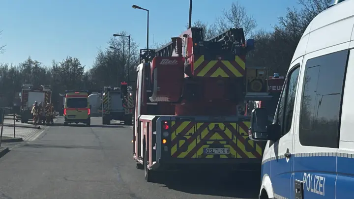 Glycerin für BASF tropft aus Lkw, Großeinsatz an der Autobahn