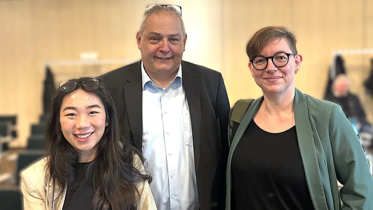 Energiewende im Industriepark Schwarze Pumpe: Linh Nguyen, Projektmanagerin für Wind und Solar bei der Leag, Roland Peine, technischer Geschäftsführe der ASG Spremberg, Daniela Rapp, Regionalmanagerin der Leag.