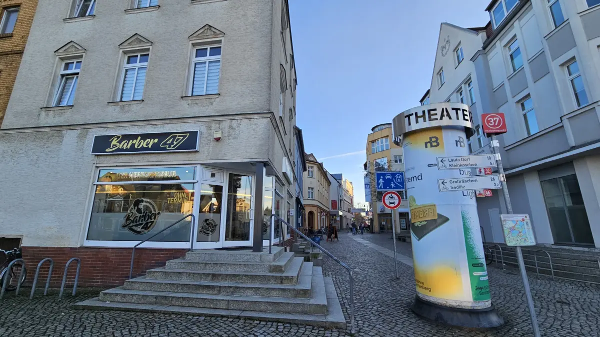 Der Barbershop Barber 47 in der Bahnhofstraße in Senftenberg. Eine Rundschau-Recherche geht der Frage nach, wie sich Leerstand und Branchenmix in der Innenstadt entwickeln.