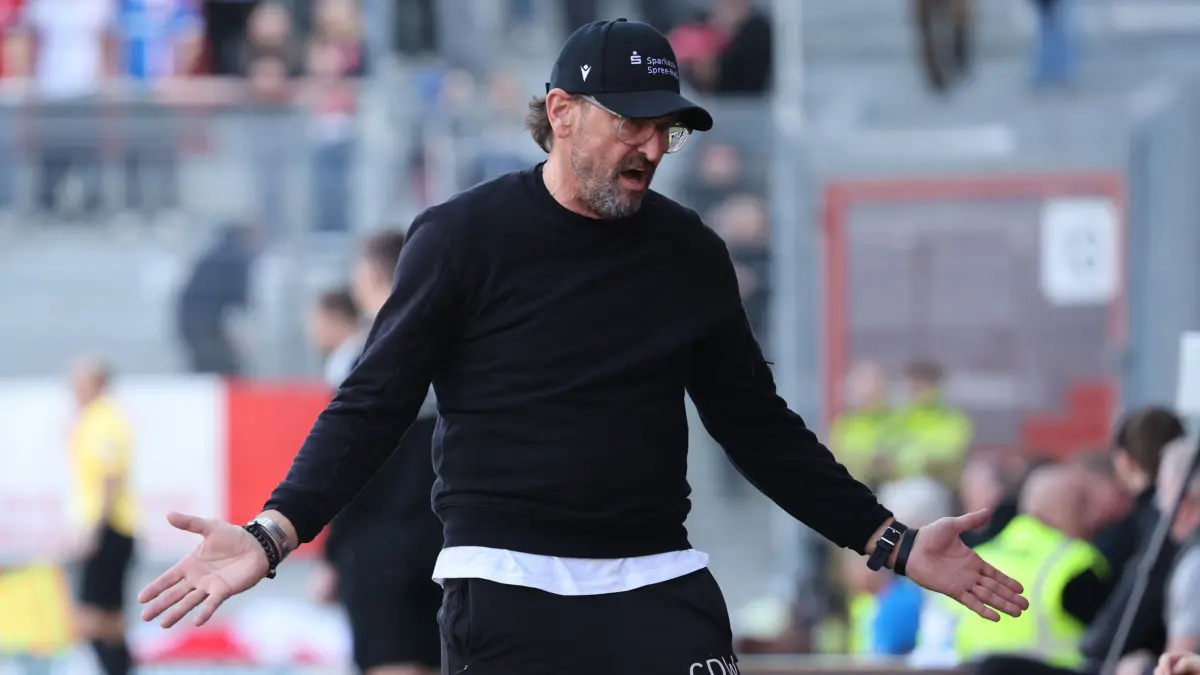 Fussball 3. Liga 2025/2026 FC Energie Cottbus - FC Hansa Rostock: Trainer Claus-Dieter Wollitz (Energie Cottbus)