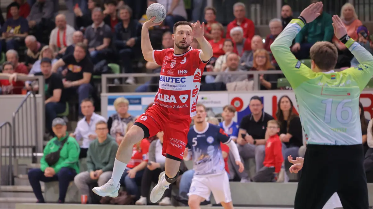 Handball Regionalliga Ostsee-Spree LHC Cottbus - Blau-Weiss 1890 Berlin: Robert Takev