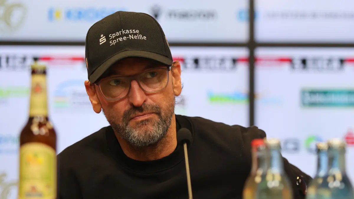 Fussball 3. Liga 2025/2026 FC Energie Cottbus - FC Hansa Rostock: Trainer Claus-Dieter Wollitz (Energie Cottbus)