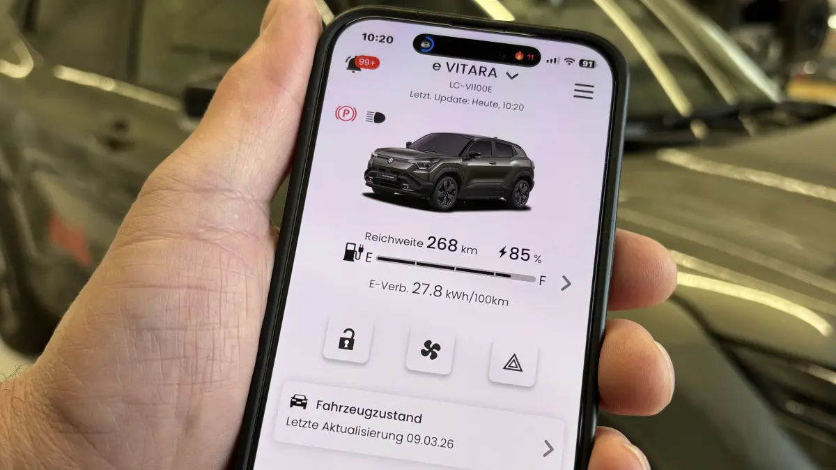 App im Smartphone zeigt Ladestand des E-Auto-Akku an