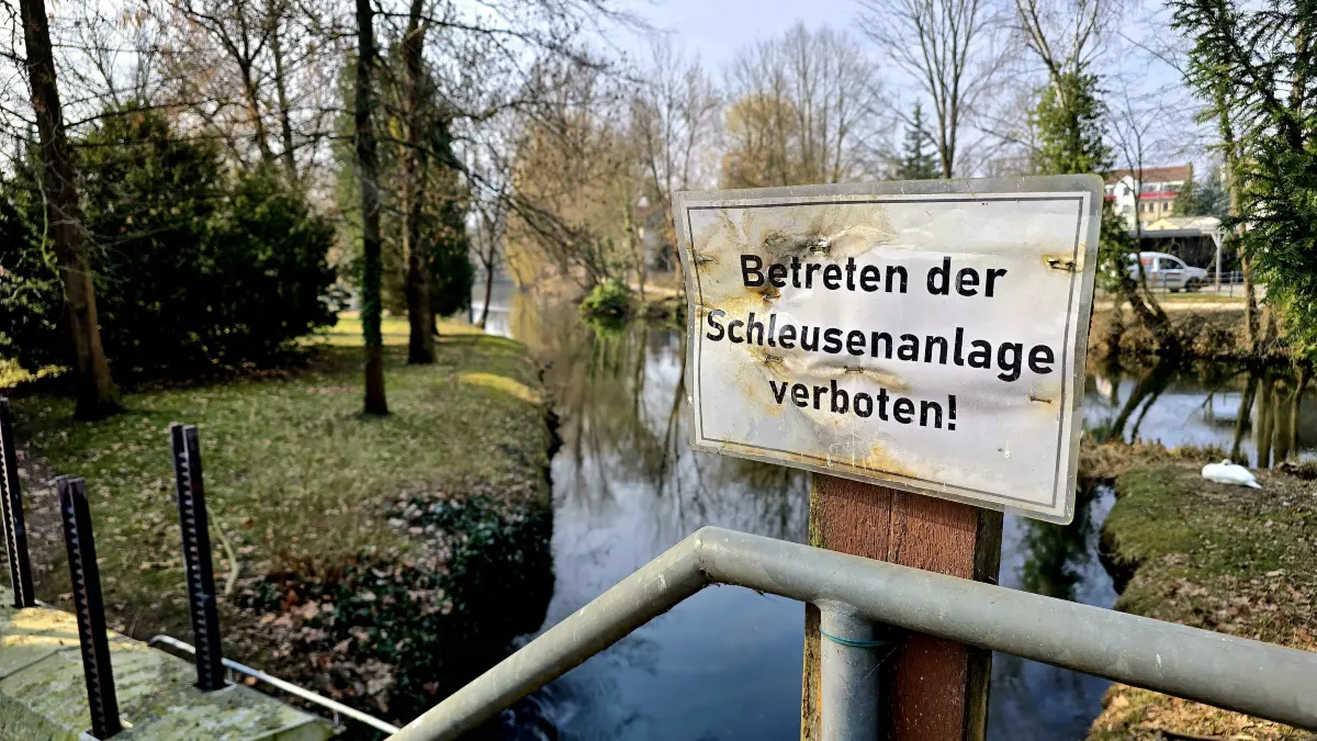 Die Schleuse am Nottekanal in Königs Wusterhausen. Hier soll der Angler über einen Zaun geklettert sein.