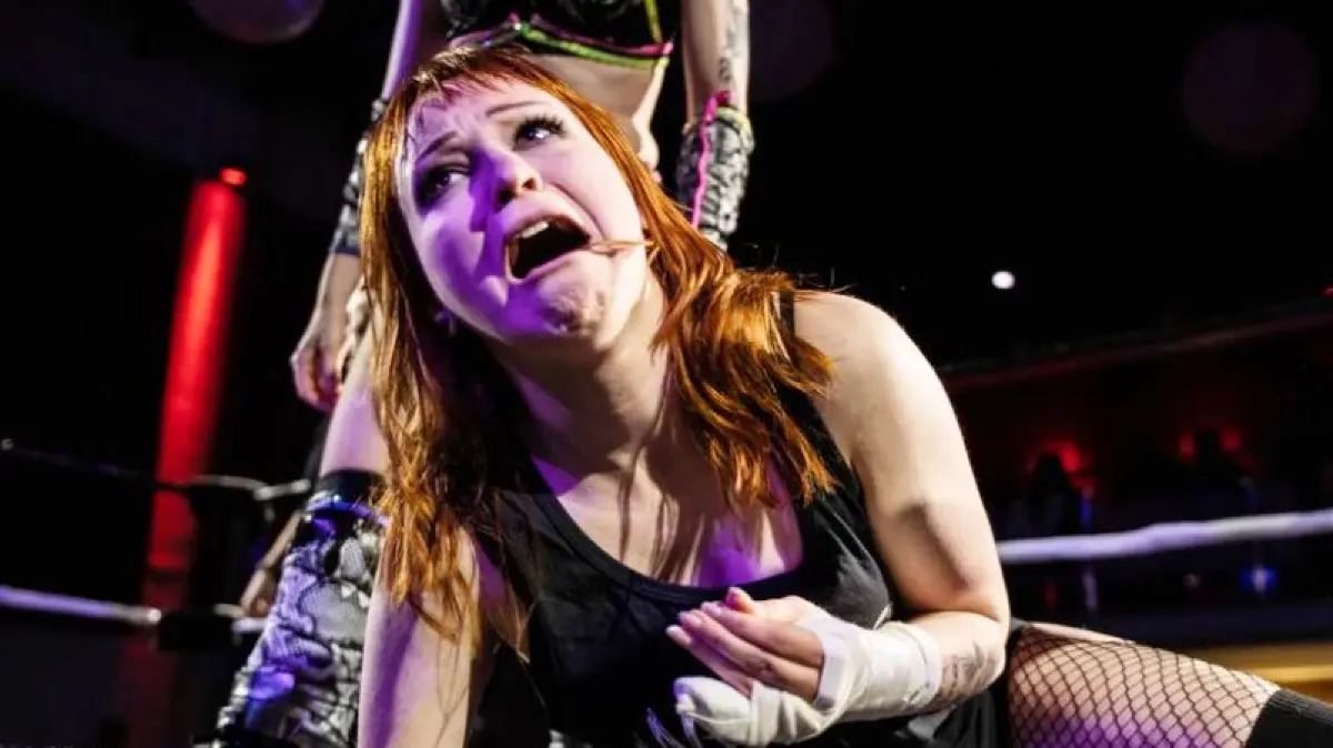 Auch Frauen kämpfen bei der Cottbuser Wrestling Night.