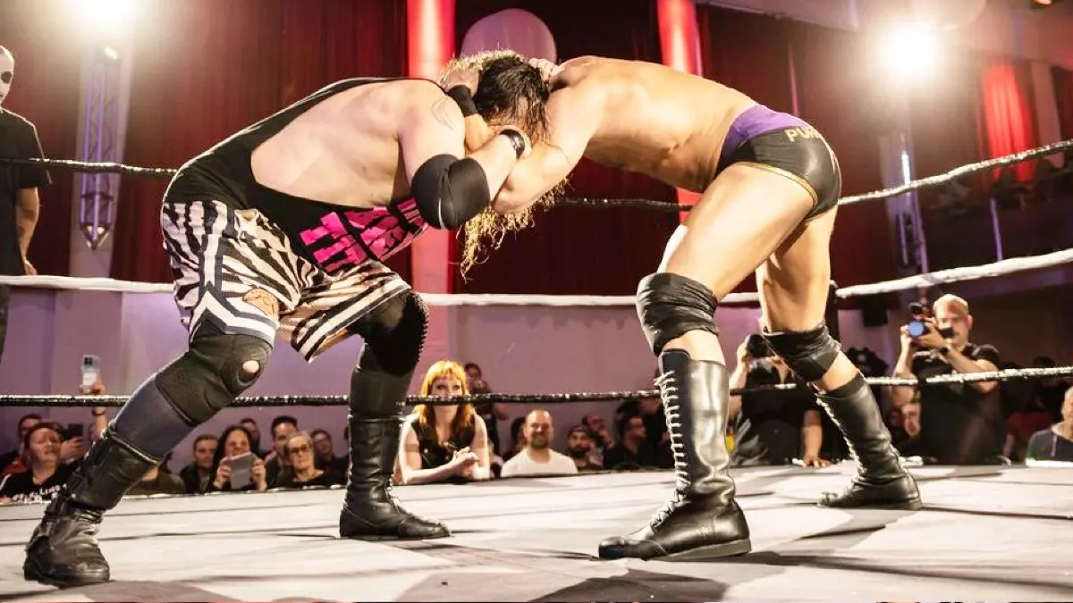 Rick Baxxter (l.) bei der Cottbuser Wrestling Night