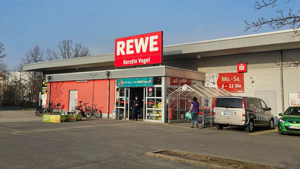 Auch der Rewe-Markt in der Georg-Schlesinger-Straße in Cottbus-Sandow soll erneuert werden. Noch laufen die Planungen.