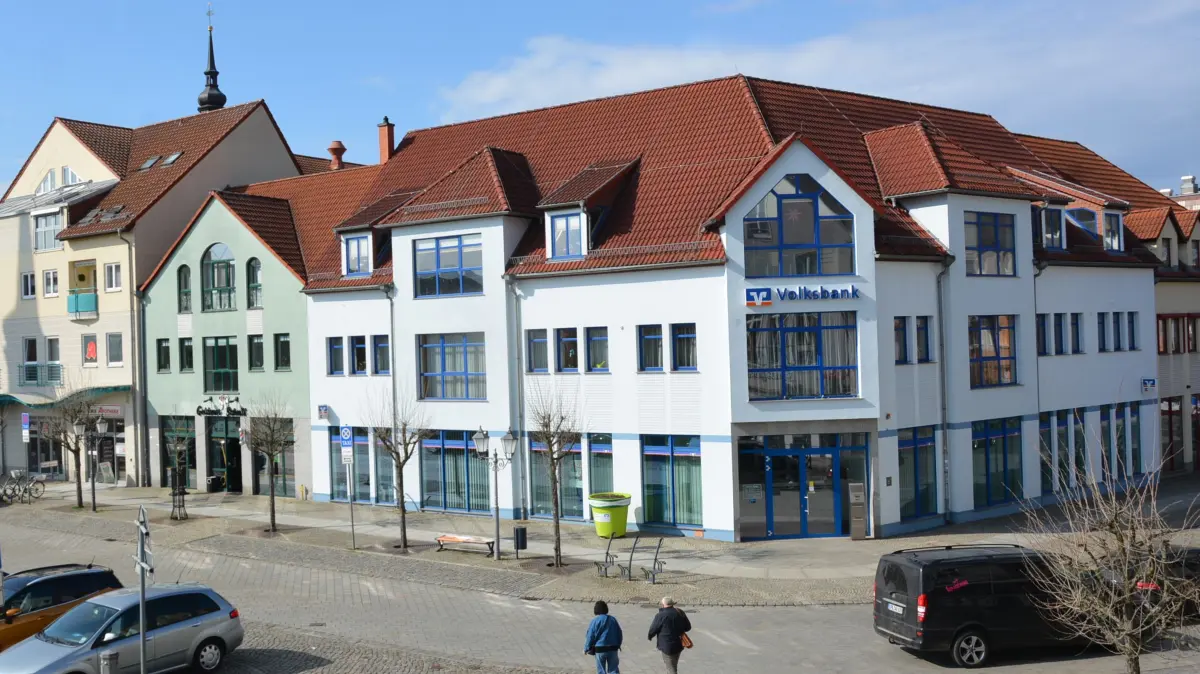Für die Kunden der Volksbank Spree-Neiße eG gibt es jetzt Geld zurück. Das Bild zeigt den juristischen Sitz des Kreditinstitutes in Spremberg.