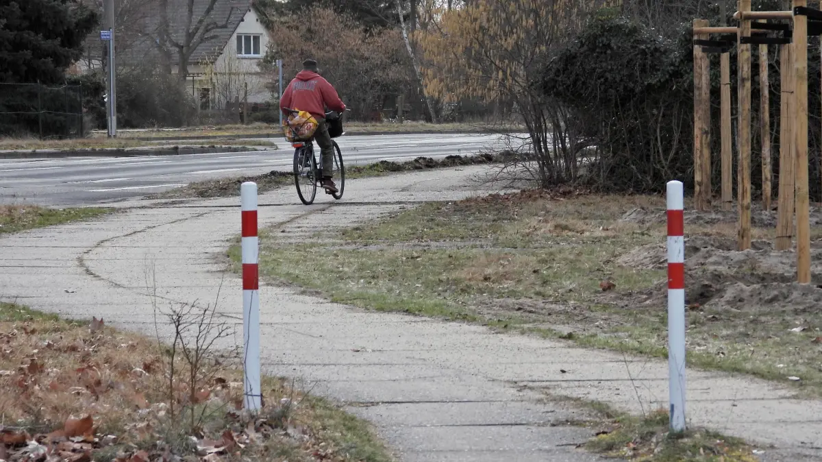 Radweg Neu Schmellwitz Domaskojc: Radweg Neu Schmellwitz
Marjana-Domaskojc-Strasse