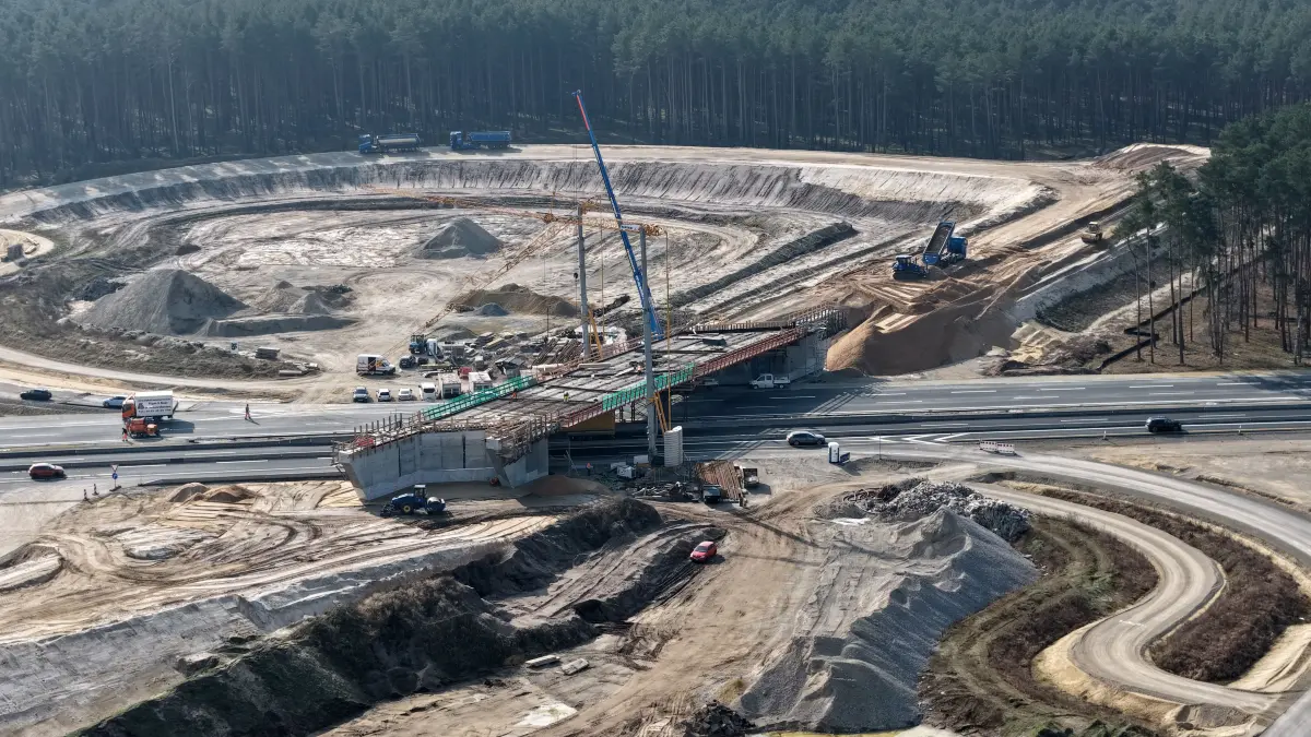 Luftaufnahme vom 10. März 2026
Ortsumfahrung Cottbus, Baustelle Autobahnanbindung B 15 in der Nähe von Kahren