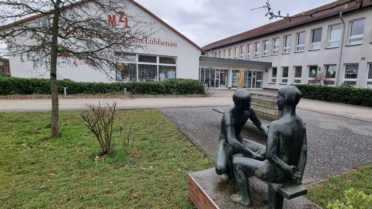 Das Medizinische Zentrum Lübbenau (MZL). Im Gebäudeflügel rechts im Bild befinden sich die Praxisräume des Ärzteehepaars Drescher.